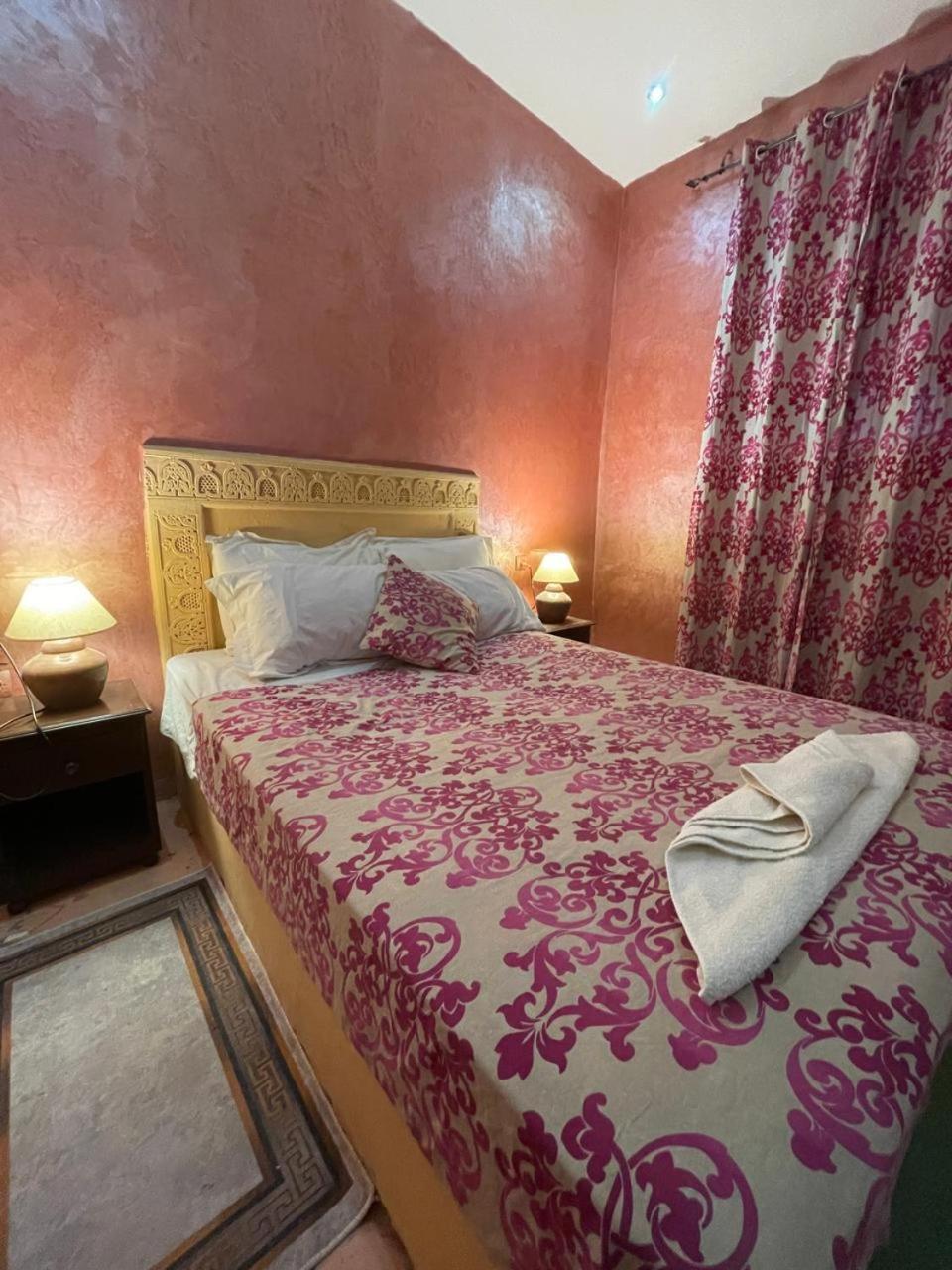 Hotel Familiale Les Grotte Ait Ben Haddou Bagian luar foto