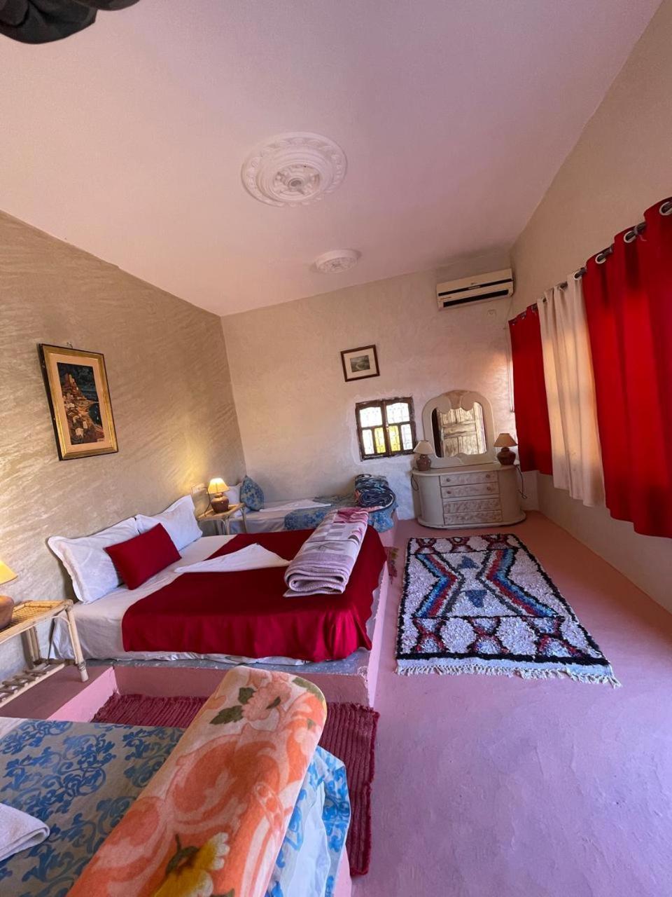 Hotel Familiale Les Grotte Ait Ben Haddou Bagian luar foto