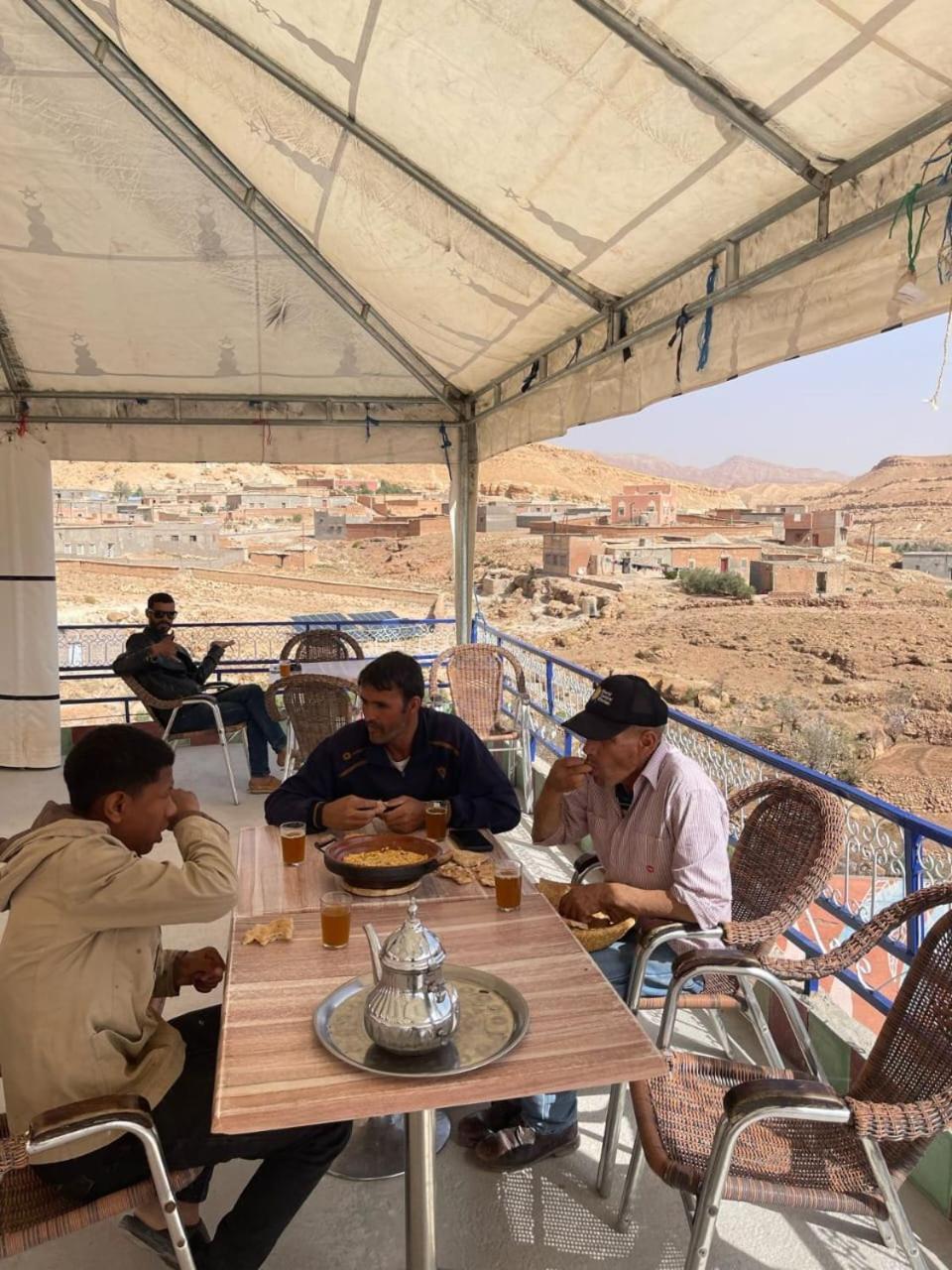 Hotel Familiale Les Grotte Ait Ben Haddou Bagian luar foto