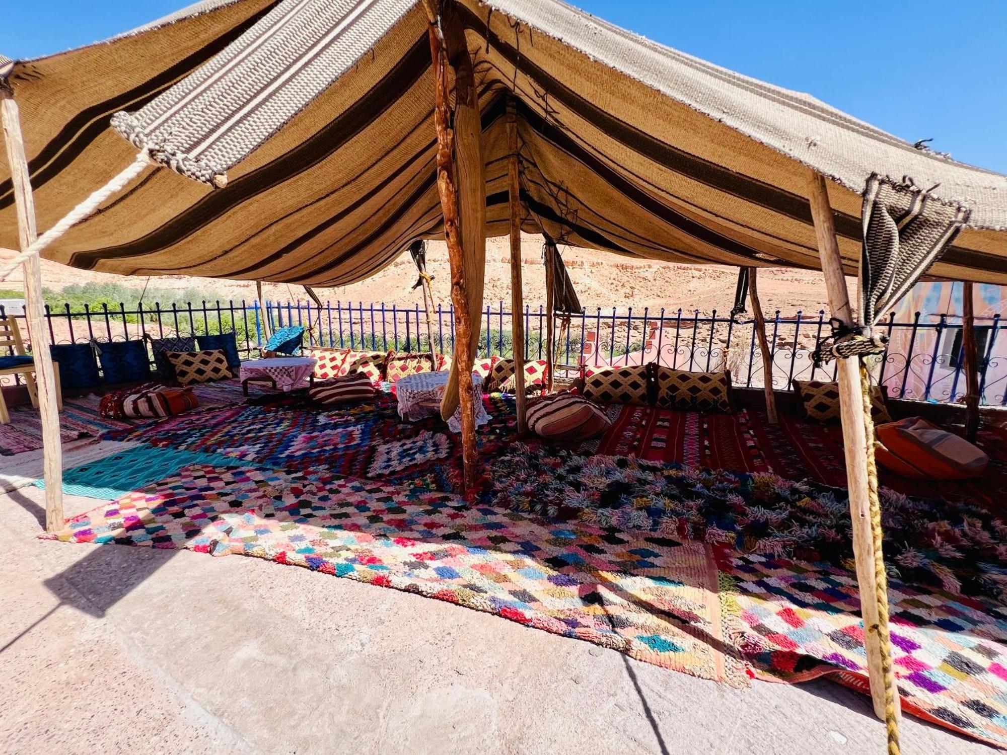 Hotel Familiale Les Grotte Ait Ben Haddou Bagian luar foto